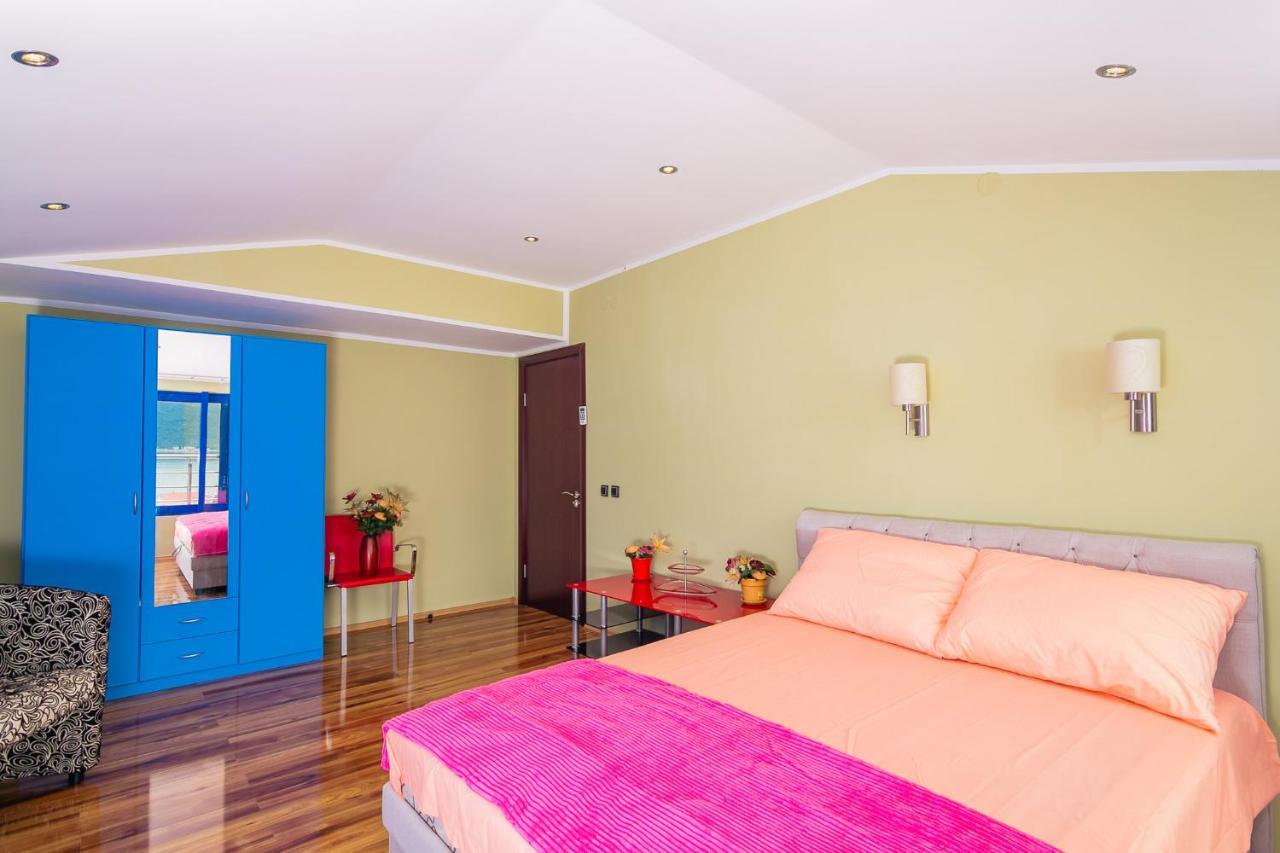 Villa Sea-N-Sun, 7 Bedrooms & Pool, Nearby Portonovi Marina. Ðenovići Eksteriør billede
