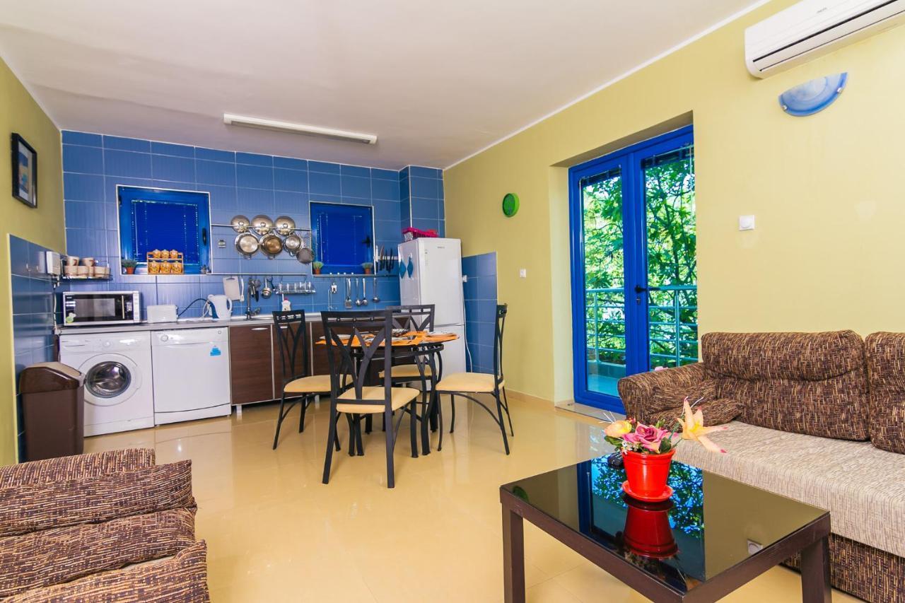 Villa Sea-N-Sun, 7 Bedrooms & Pool, Nearby Portonovi Marina. Ðenovići Eksteriør billede